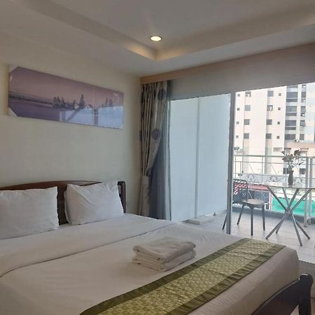 V Check Inn Sukhumvit 22 Bangkok Exterior photo