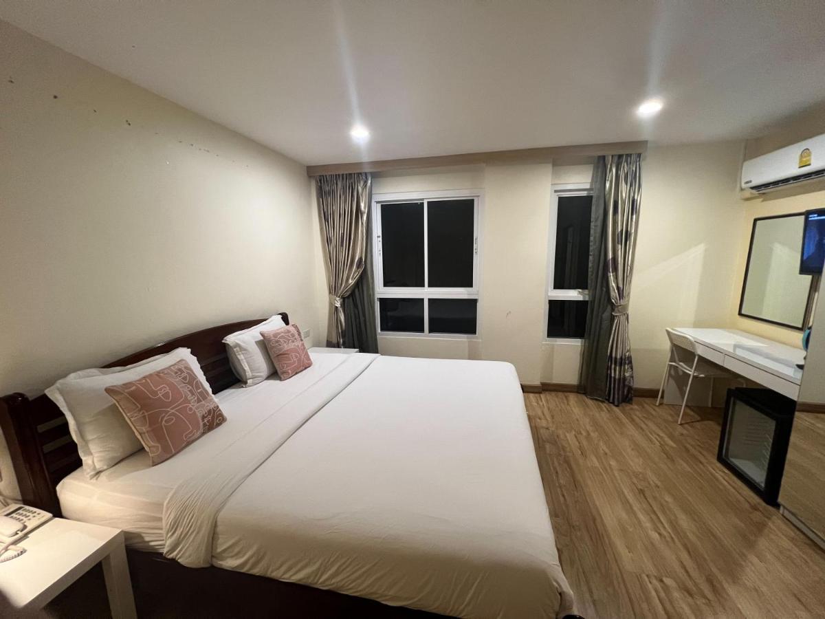 V Check Inn Sukhumvit 22 Bangkok Exterior photo