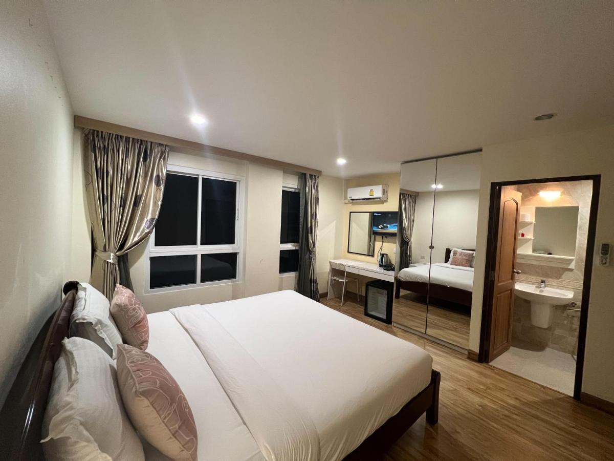 V Check Inn Sukhumvit 22 Bangkok Exterior photo