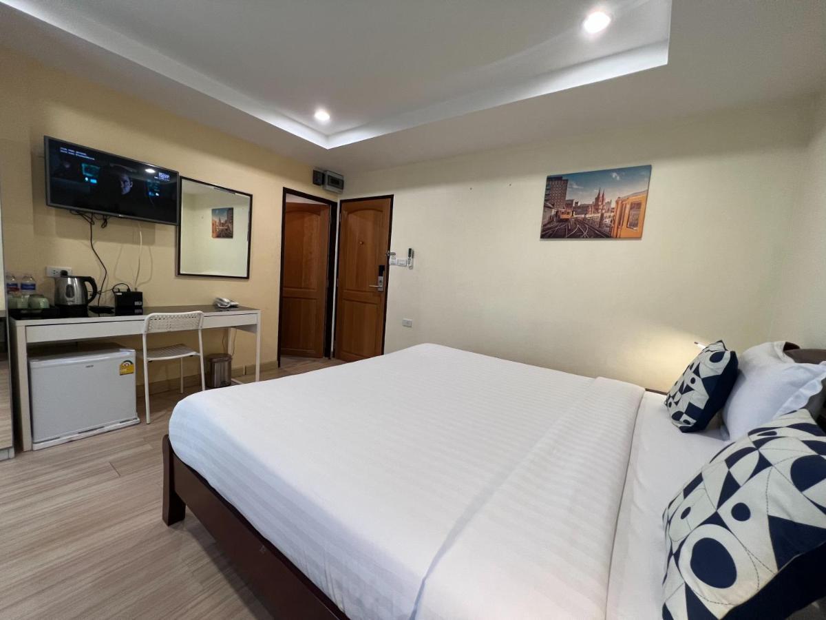V Check Inn Sukhumvit 22 Bangkok Exterior photo