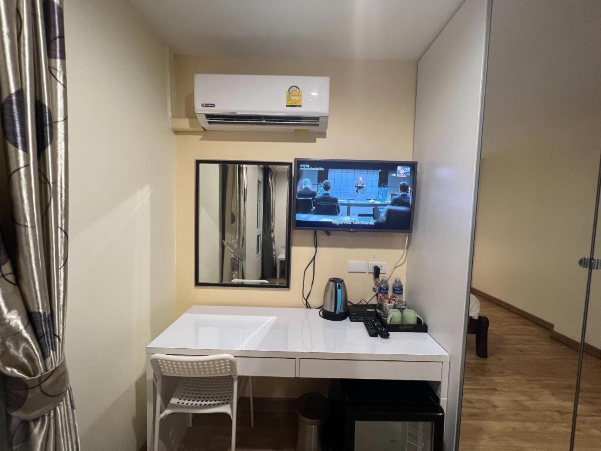 V Check Inn Sukhumvit 22 Bangkok Exterior photo