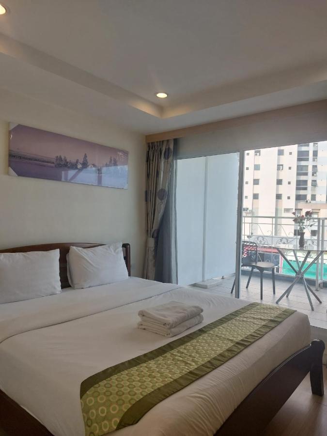 V Check Inn Sukhumvit 22 Bangkok Exterior photo