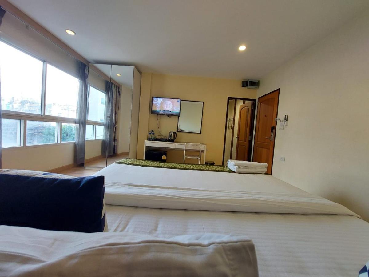 V Check Inn Sukhumvit 22 Bangkok Exterior photo
