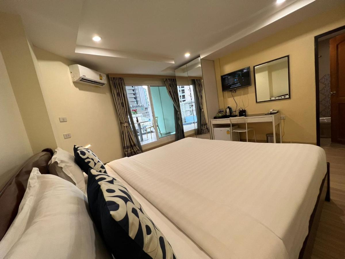 V Check Inn Sukhumvit 22 Bangkok Exterior photo
