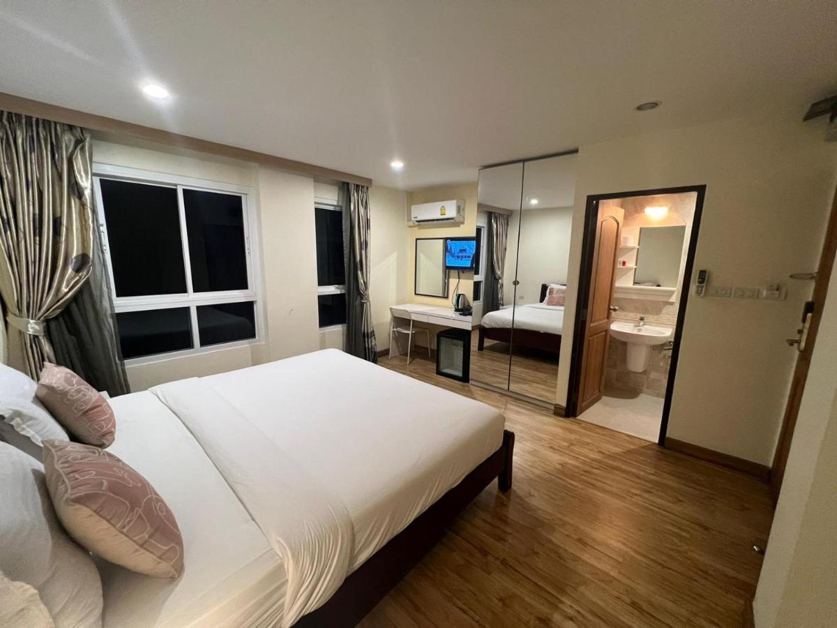 V Check Inn Sukhumvit 22 Bangkok Exterior photo