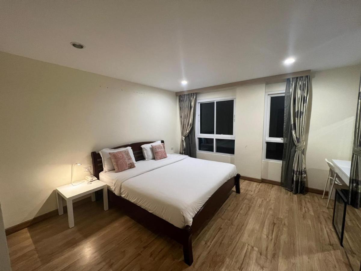 V Check Inn Sukhumvit 22 Bangkok Exterior photo