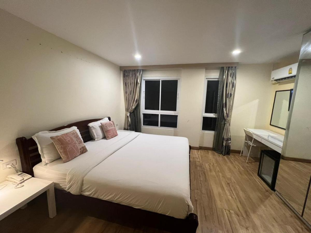 V Check Inn Sukhumvit 22 Bangkok Exterior photo