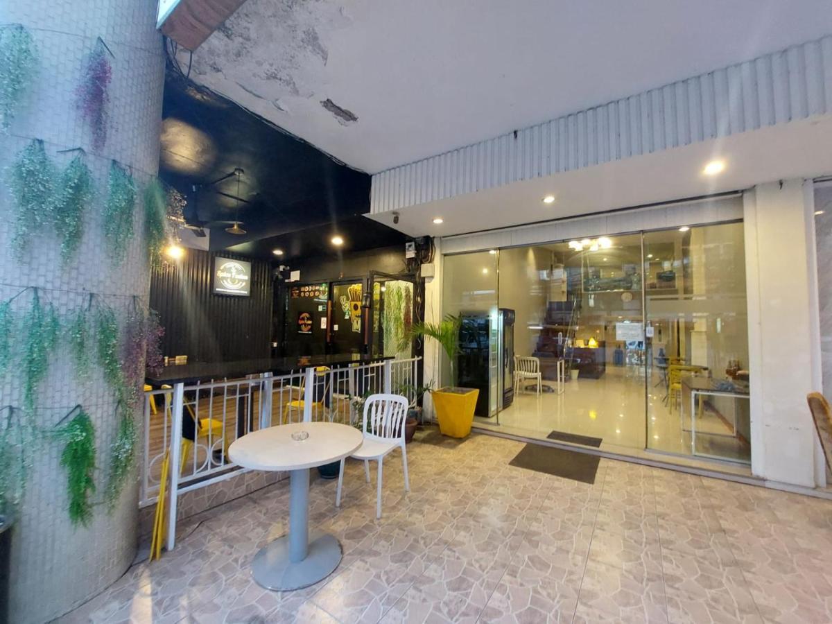 V Check Inn Sukhumvit 22 Bangkok Exterior photo